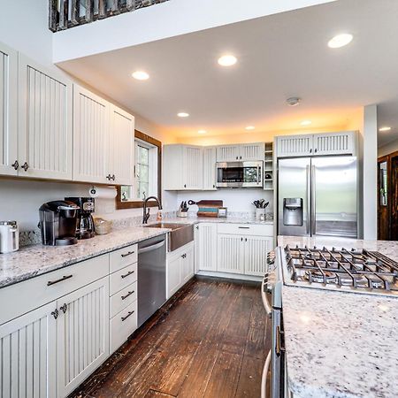 Luxe Appalachian Mountain Cabin With Hot Tub, Views Warrensville Luaran gambar