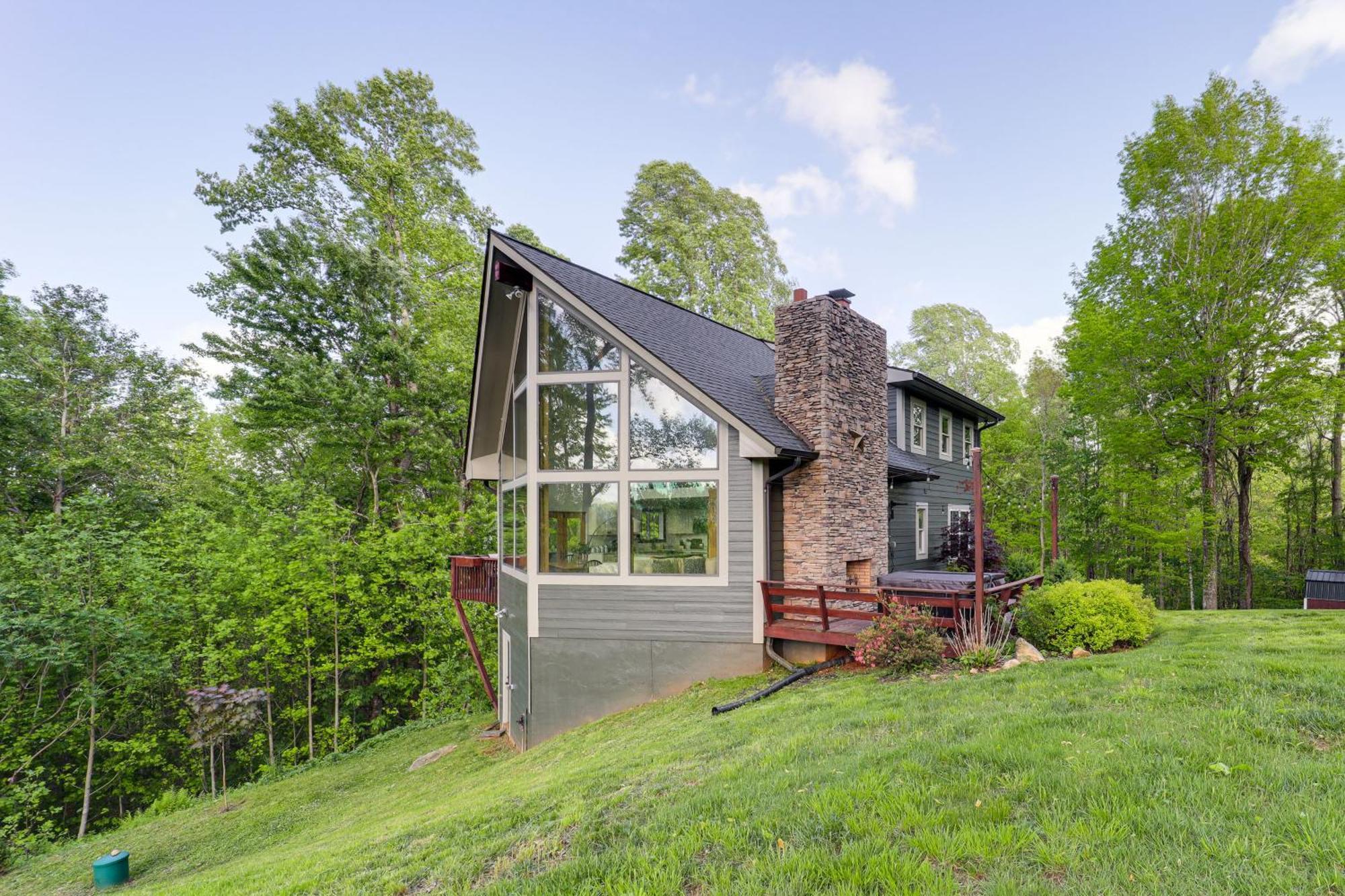 Luxe Appalachian Mountain Cabin With Hot Tub, Views Warrensville Luaran gambar